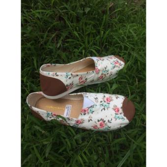 Dyari Sepatu Slip On Wanita Motif Bunga - Replika Wakai [Putih]  