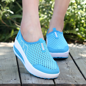HengSong Baru Peninggi Sepatu Wanita Kasual Ayunan Bernapas Terjepit Sepatu Biru  