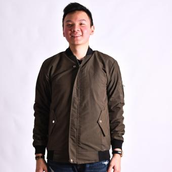 HIGH5 – Bomber Jacket Pria Slim Fit Hijau  