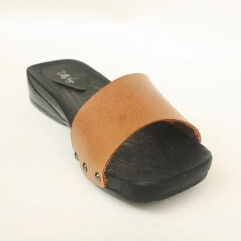 Sandal kayu modern - Tan  
