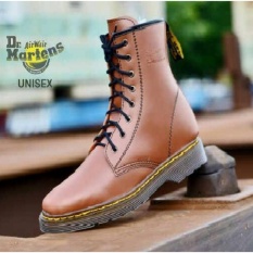 Sepatu Boots Docmart Pria Wanita 8 Lubang Hole Coklat Muda .