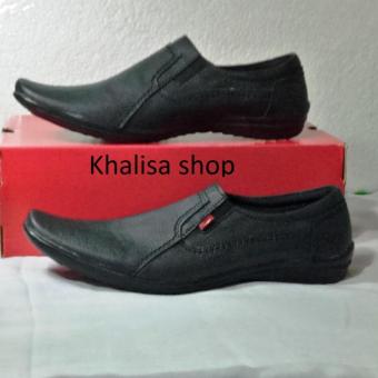 Sepatu Kickers Pria Model KR 666 Black  