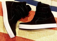 New Brand Sepatu Kets Boots Cewek/Wanita-Hitam