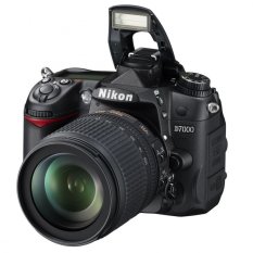 Nikon D7000 Kit 18-105 VR - 16 MP - Hitam