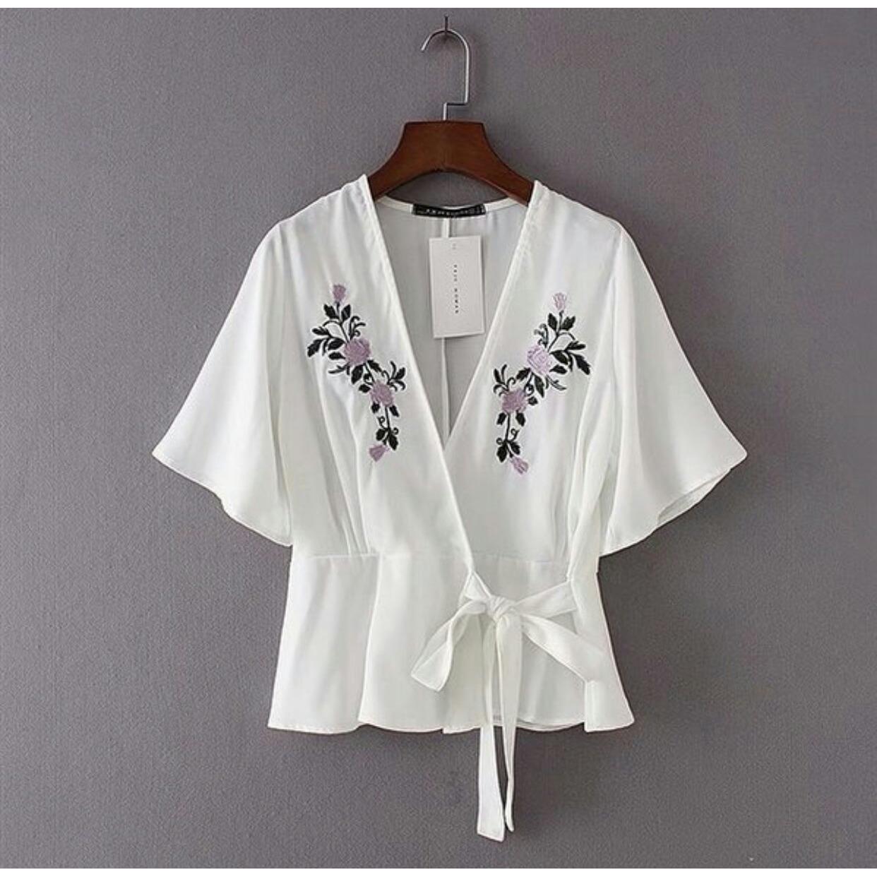 Media Fashion Shop - Baju Wanita Asia - Blouse Korea - Atasan Wanita - Baju Kimono Rose White – Baju Formal/Santai Wanita Terbaru - Motif Polos Karakter Bunga - Keren,Bagus,Laris,Murah - Bahan Twiscone – Lengan pendek,Warna Putih - Fit to L Media Fashion Shop - Baju Wanita Asia - Blouse Korea - Atasan Wanita - Baju Kimono Rose White – Baju Formal/Santai Wanita Terbaru - Motif Polos Karakter Bunga - Keren,Bagus,Laris,Murah - Bahan Twiscone – Lengan pendek,Warna Putih - Fit to L