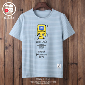 Gambar Versi Korea dari laki laki lengan pendek kemeja kasual longgar t shirt (Biru langit Bermain telepon)