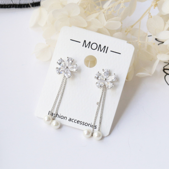 Gambar Manis bunga kecil anting anting mutiara