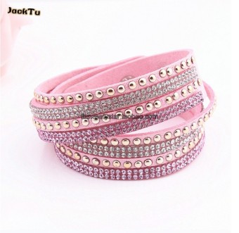 dibesar-besarkan rumbai berbentuk kipas anting-anting. Source · Miranda .