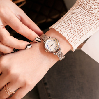 Gambar Sastra perempuan anyaman tali gelang Watch Watch